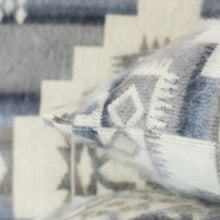 超柔軟淺灰色西南手工腰枕套