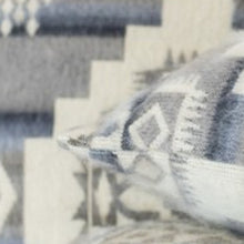 超柔軟淺灰色西南手工腰枕套