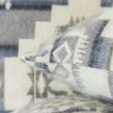 超柔軟淺灰色西南手工腰枕套