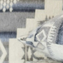 超柔軟淺灰色西南手工腰枕套