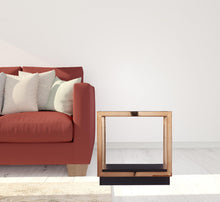 Mesa auxiliar cuadrada de hierro y copa de champán de 22