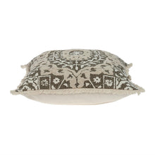 波西米亞花環米色和深棕色裝飾枕頭