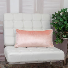 象牙色和粉色雙面天鵝絨抱枕