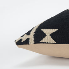 Relleno de plumón tejido tribal beige negro Cojín