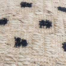 Black Cream Tufted Modern Cojín