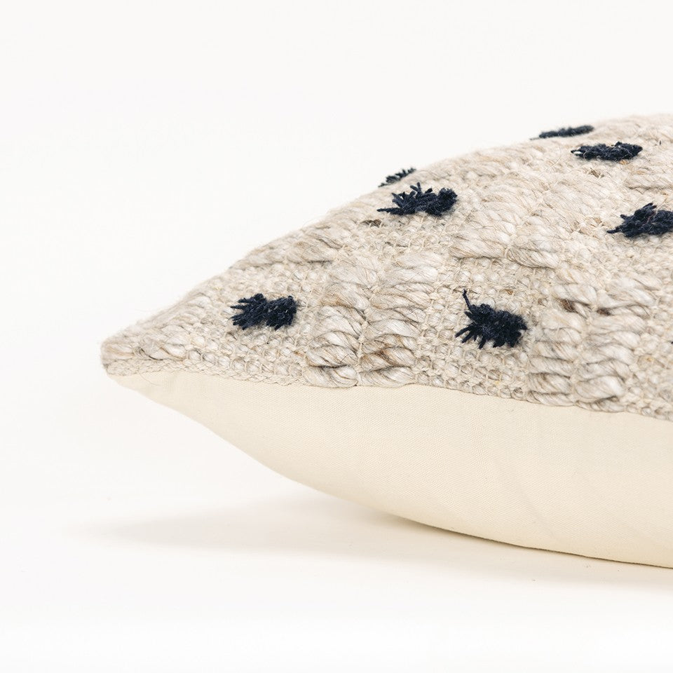 Black Cream Tufted Modern Cojín