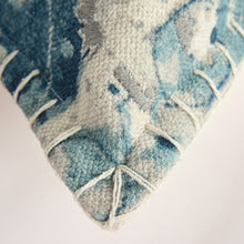 Azul Blanco Abstracto Artesanal Cojín