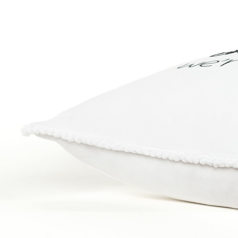 Las mujeres en blanco y negro son ángeles Cojín