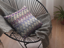 Cojín de gamuza con cremallera Magenta Cream Hatch de 18 