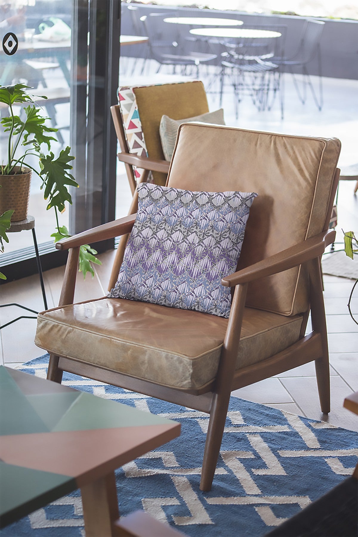 Cojín de gamuza gris púrpura con cremallera Hatch de 18 "