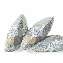 18 英寸鼠尾草奶油色花卉絨面革抱枕