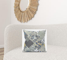 18 英寸鼠尾草奶油色花卉絨面革抱枕