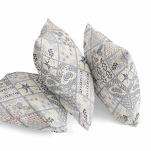 18 英寸奶油灰色貼片絨面革抱枕