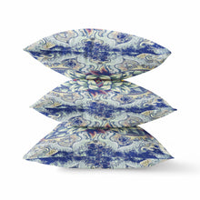 Cojín de gamuza flor gris azulado de 18 