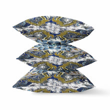 Cojín de gamuza con flores blancas y azules de 18.0 in.