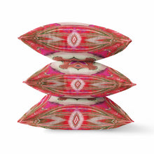 Cojín de gamuza tribal Geo rojo fucsia de 18