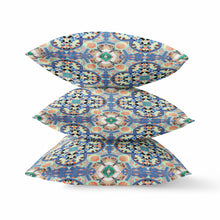 Cojín de gamuza boho de hoja de trébol azul melocotón de 18