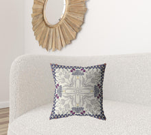 Cojín de gamuza con marco floral gris de 18