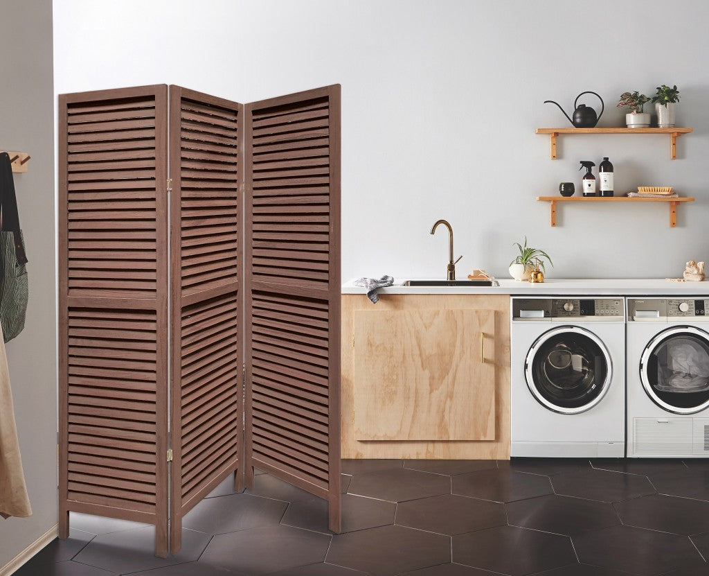 Elegante pantalla divisoria de obturador marrón lavado de tres paneles