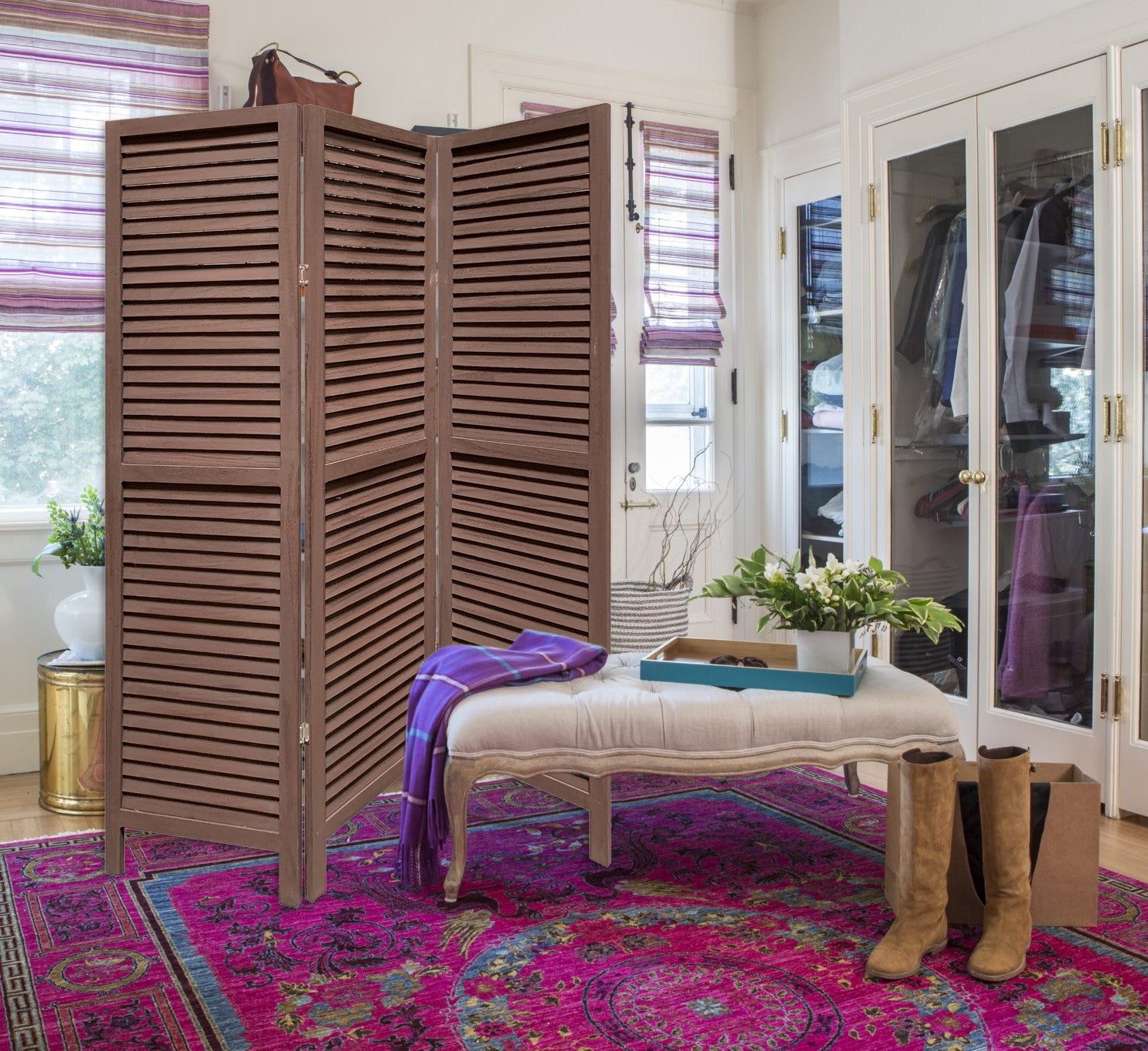 Elegante pantalla divisoria de obturador marrón lavado de tres paneles