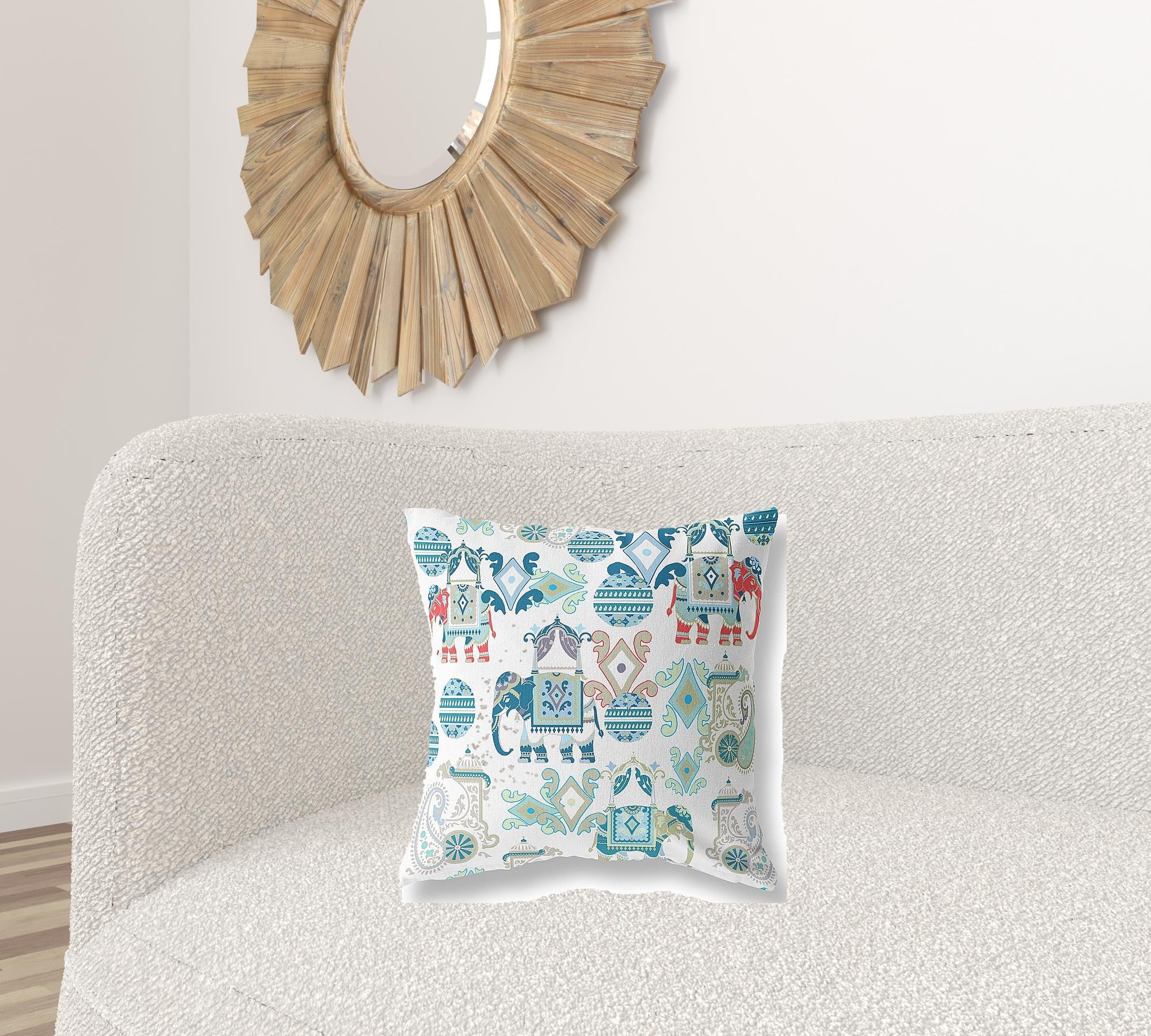 18 英寸 X 18 英寸藍色和白色佩斯利吹邊接縫絨面革抱枕