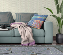 18 英寸藍橙色貼片吹製封閉式絨面革抱枕