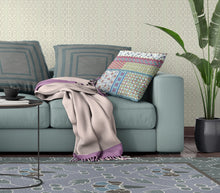 18 英寸白色黃色貼片吹製封閉式絨面革抱枕