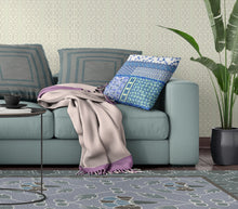 18 英寸綠松石藍色貼片吹製封閉式絨面革抱枕