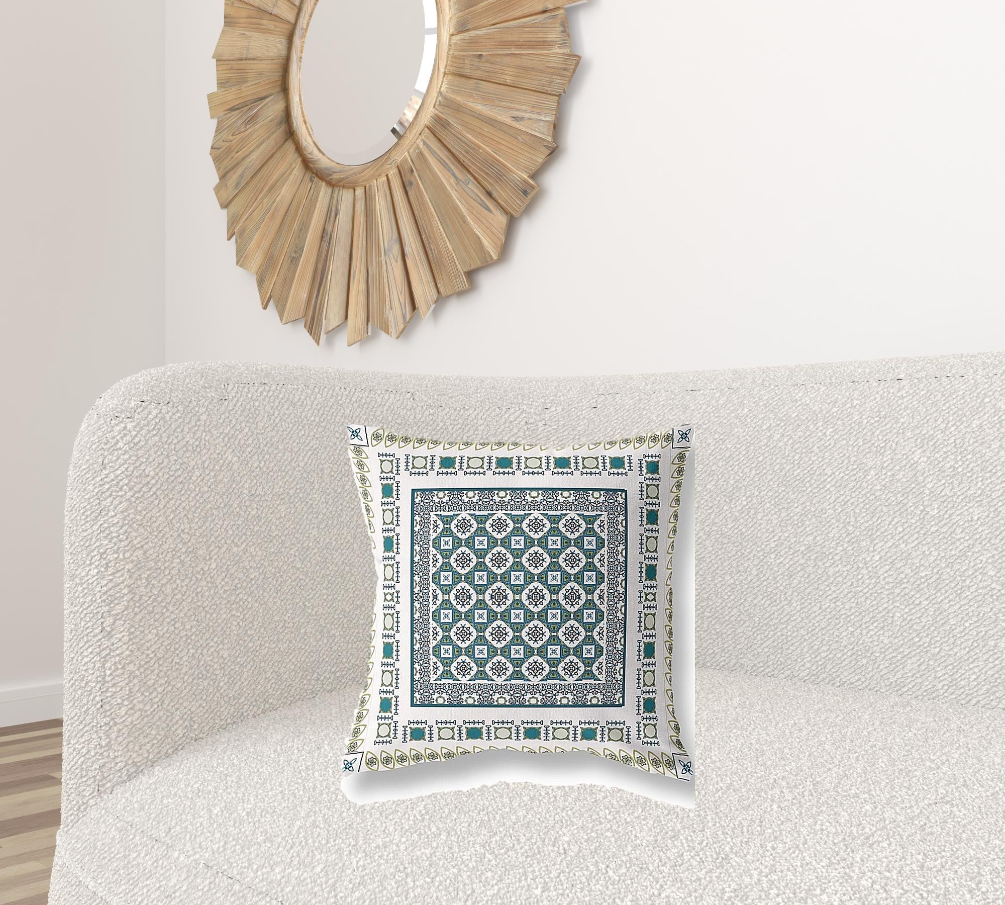 18 英寸 X 18 英寸白色和綠色花朵吹縫絨面革抱枕