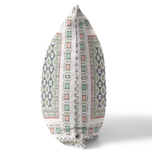 Cojín de gamuza con costura soplada floral blanca y azul de 18 