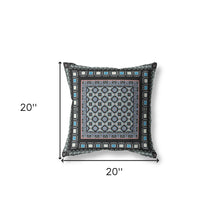 18 英寸 X 18 英寸黑色和藍色花朵吹縫絨面革抱枕