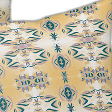 16 英寸 X 16 英寸白色和黃色抽象吹縫絨面革抱枕