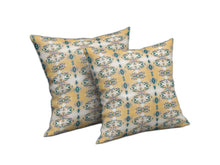 18 英寸 X 18 英寸白色和黃色抽象吹縫絨面革抱枕