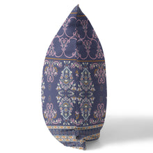 18 英寸 X 18 英寸藍色和粉色模板吹製縫絨面革抱枕