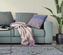 Cojín de gamuza con costura soplada con plantilla morada y azul de 18 