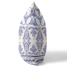 18 英寸 X 18 英寸白色和藍色模板吹製接縫絨面革抱枕