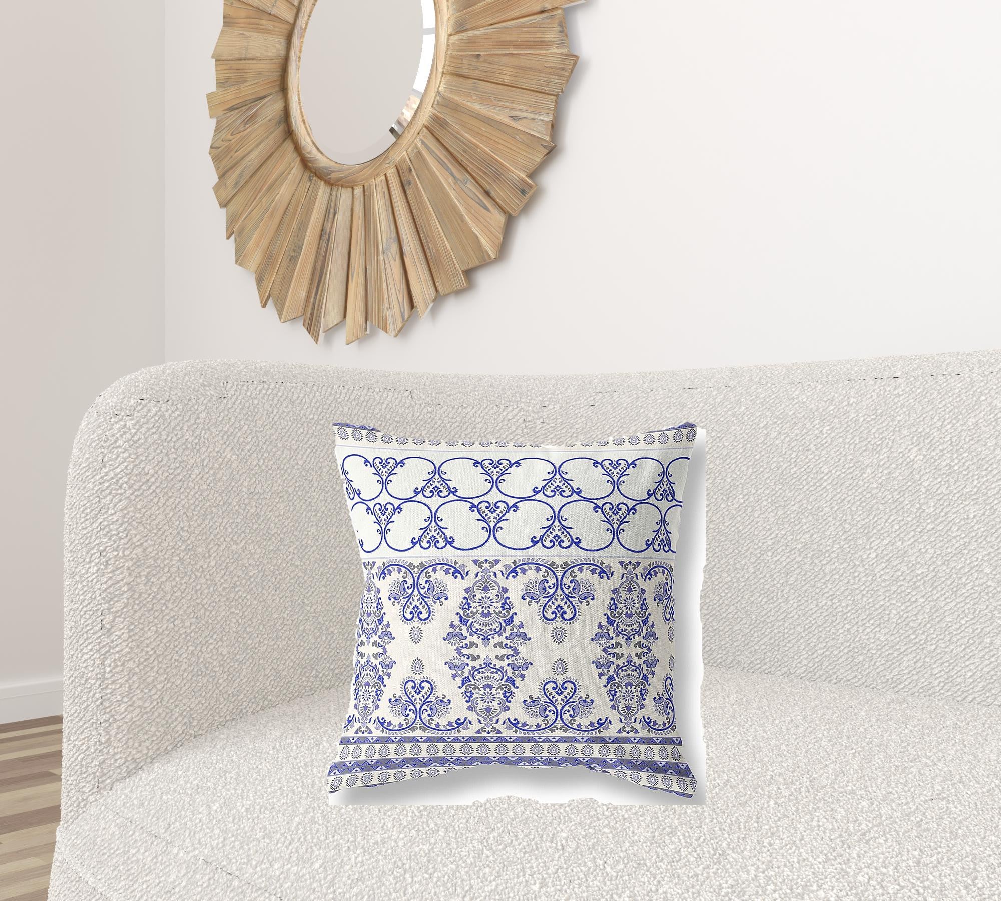 18 英寸 X 18 英寸白色和藍色模板吹製接縫絨面革抱枕