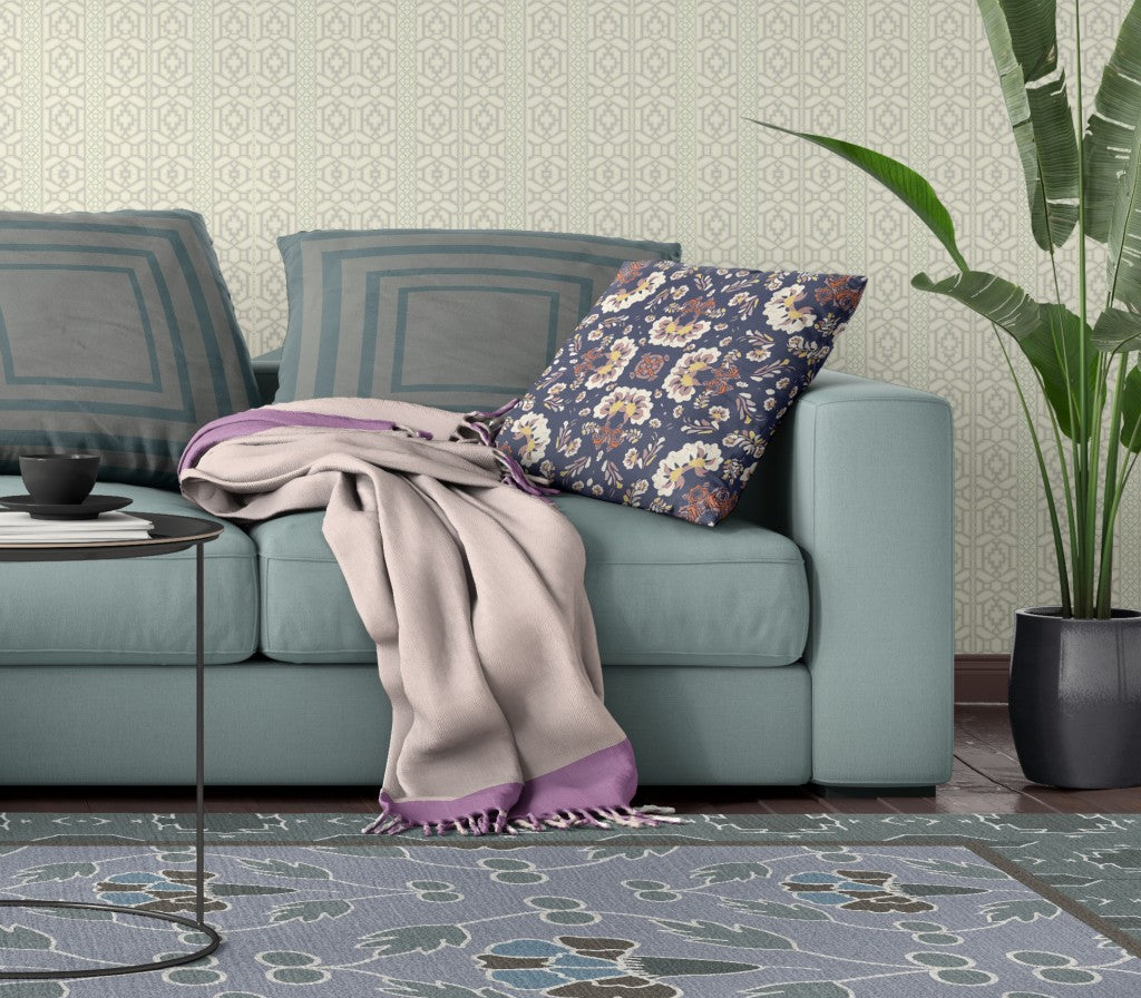 18 英寸 X 18 英寸藍色和白色花卉吹縫絨面革抱枕