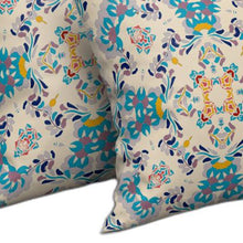 18 英寸 X 18 英寸米白色和藍色抽象吹縫絨面革抱枕