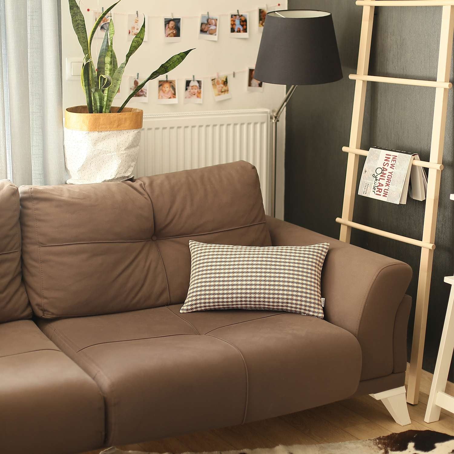 Funda de almohada lumbar de poliéster hecha a mano con cremallera de pata de gallo marrón de 12 "X 20"