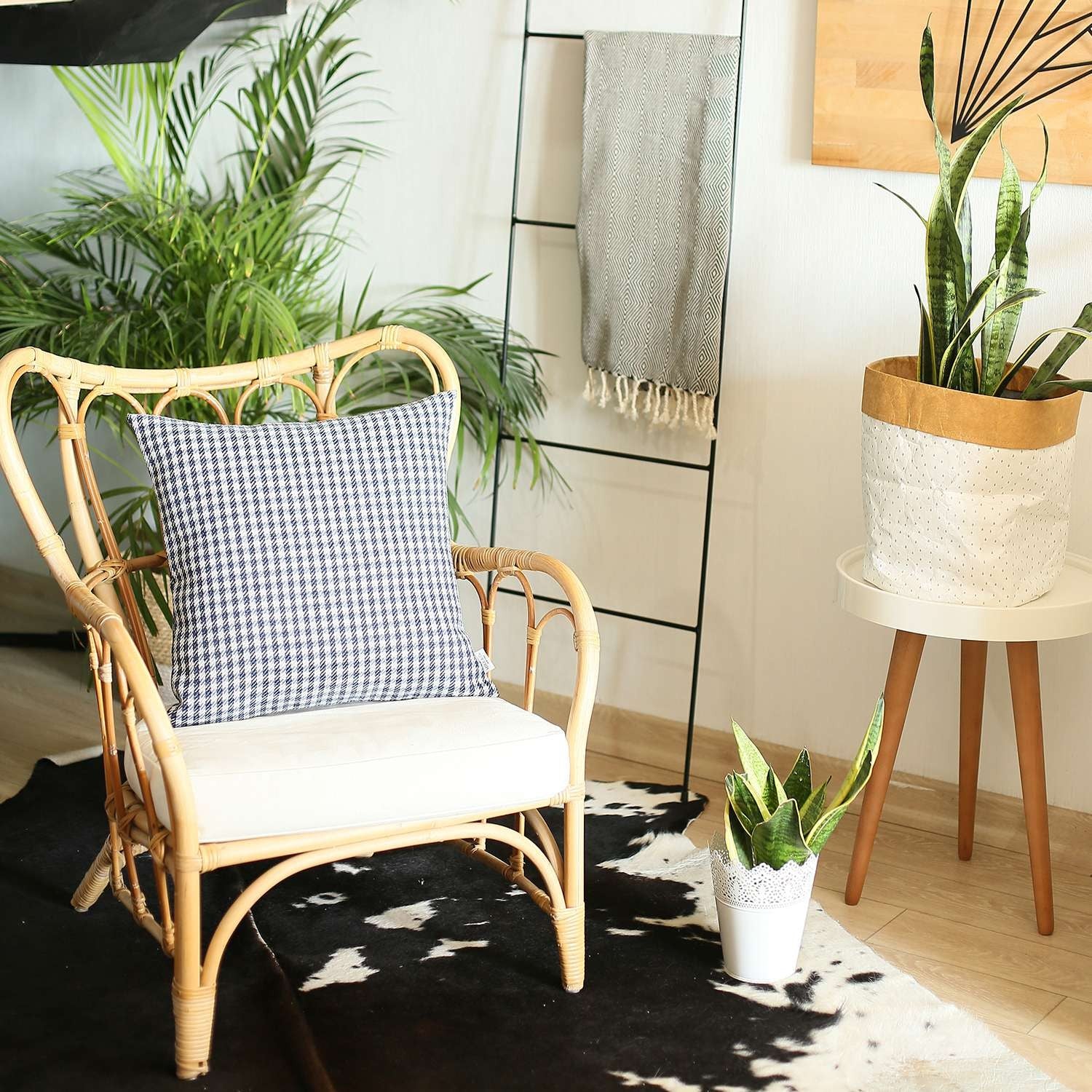 18" X 18" Black Houndstooth Zippered Handmade Polyester Throw Pillow Cover