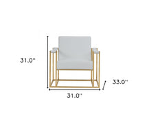 Elegante silla de polipiel blanca y acero dorado