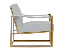 Elegante silla de polipiel blanca y acero dorado