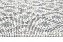 5’ x 7’ Ivory Gray Diamond Trellis Modern Area Rug