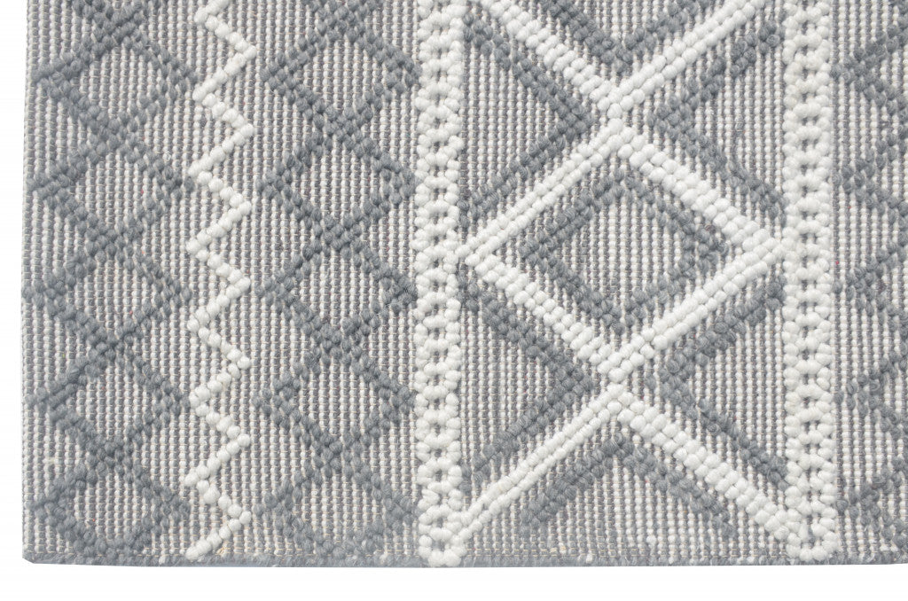 5’ x 7’ Gray Ivory Diamonds Boho Chic Area Rug