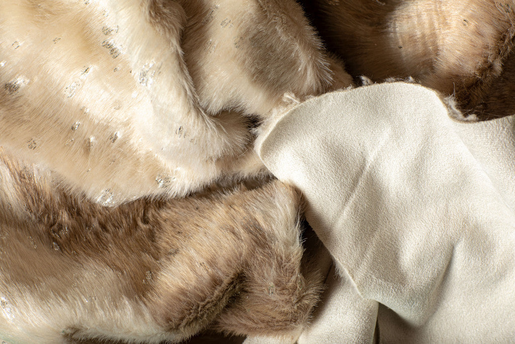 4'x 5' Off White And Silver Faux Cowhide Non Skid Area Rug