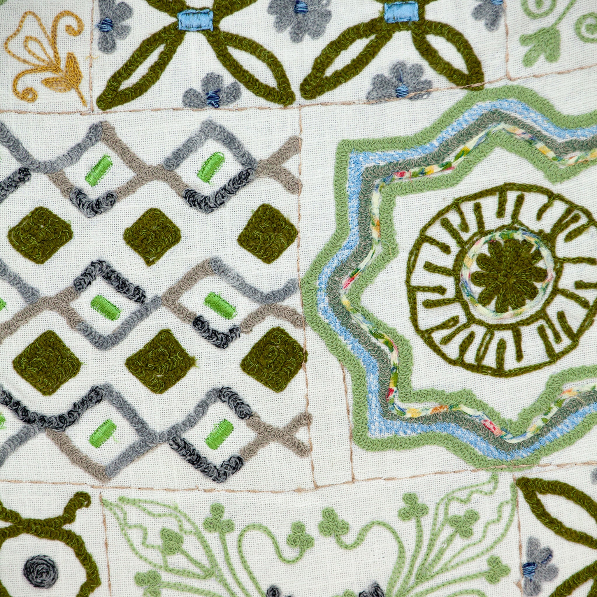 22 X 22 Off White Zippered 100% Cotton Throw Pillow