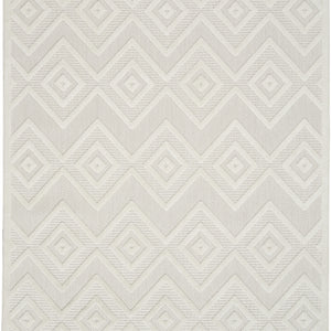 4' X 6' Ivory And White Argyle Indoor Outdoor Area Rug