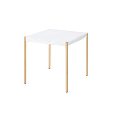 Mesa auxiliar cuadrada de madera fabricada en oro y blanco de 24