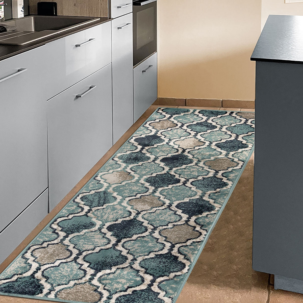 Deep Royal Quatrefoil Power Loom Distressed Stain Resistant Runner Rug 10'